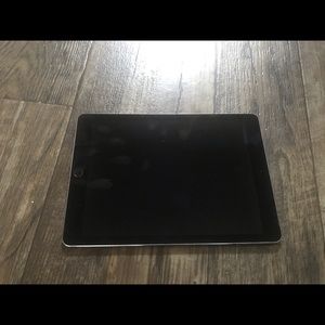 iPad Pro 9.7 32GB and Keyboard Case